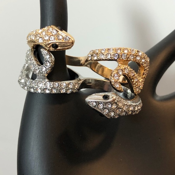 💙New💙 Snake Double Finger Crystal Ring NWT - Picture 5 of 8